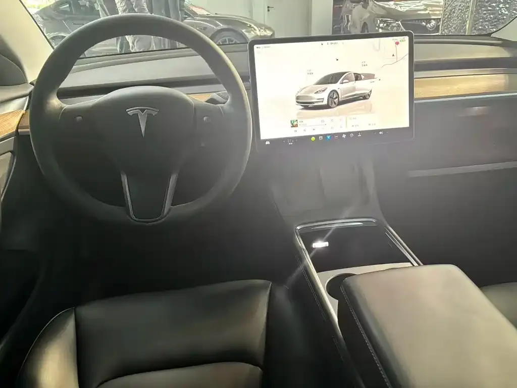 Tesla Model 3 — фото 5