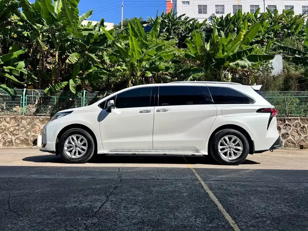 Toyota Granvia — фото 10