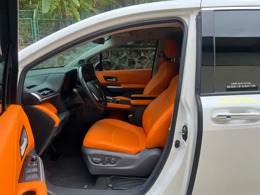 Toyota Granvia — фото 4