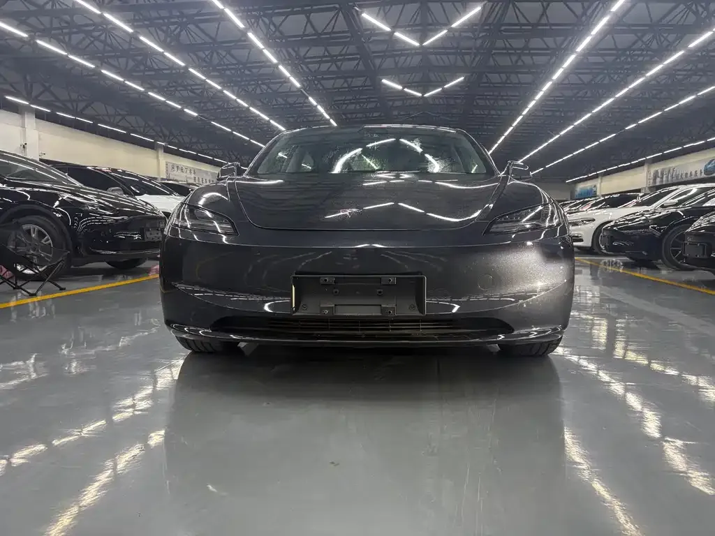 Tesla Model 3 — фото 4