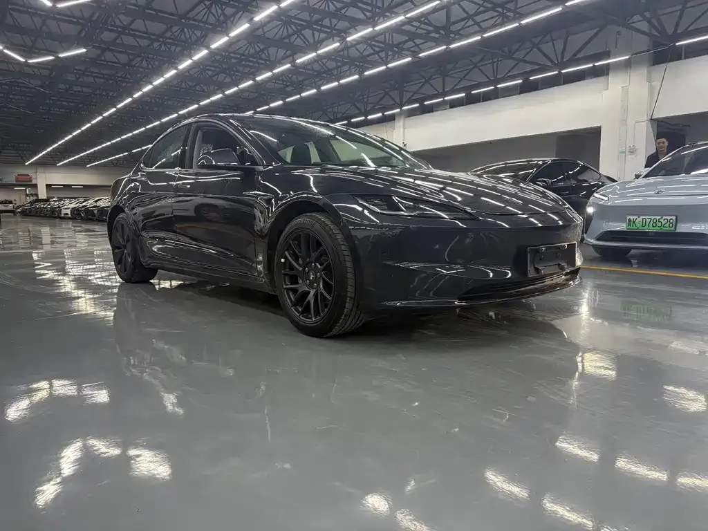 Tesla Model 3 — фото 7