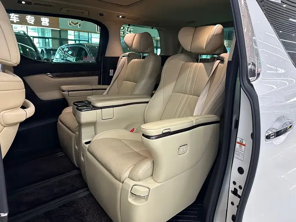 Toyota Vellfire 2021 из CN, фото 2
