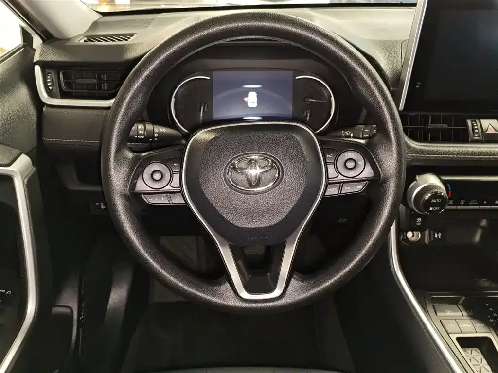Toyota RAV4 — фото 6