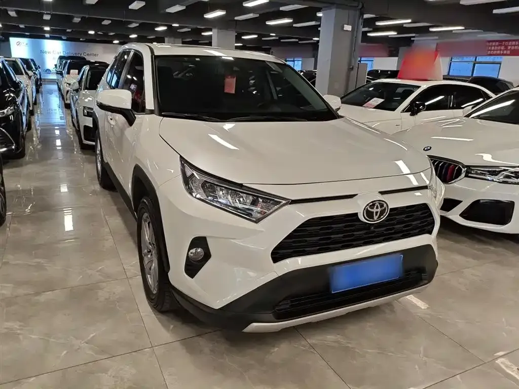 Toyota RAV4 — фото 4