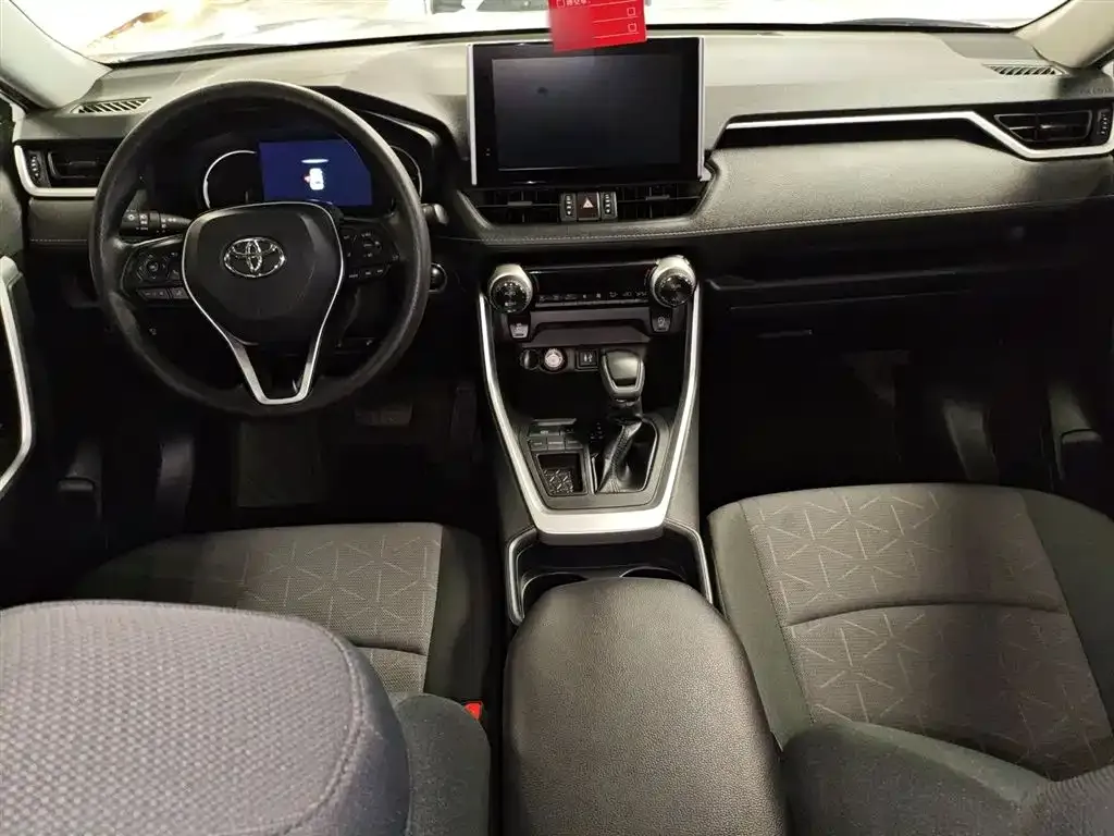 Toyota RAV4 — фото 9