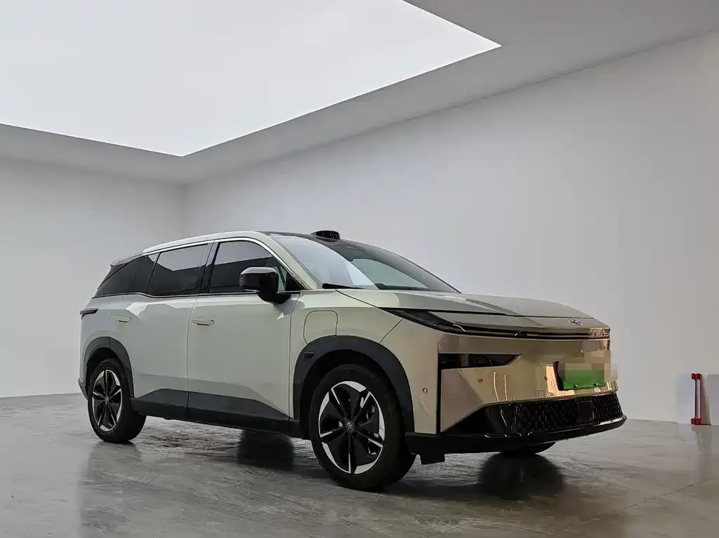 Toyota Platinum 3X 2025 из CN, фото 3