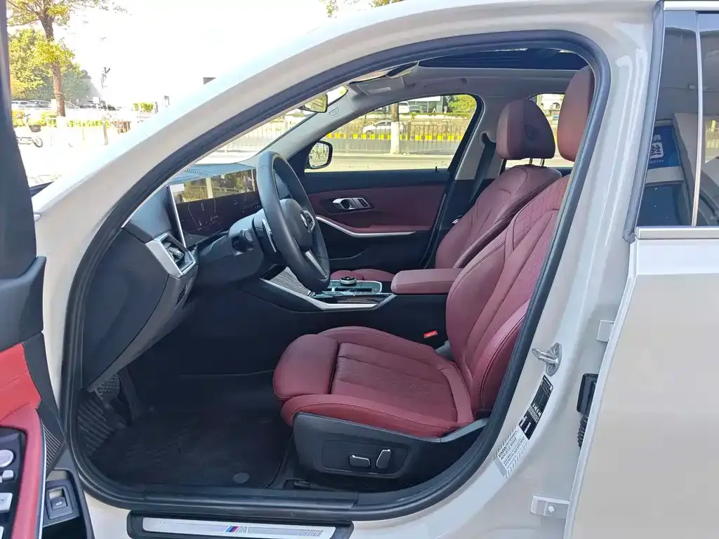 BMW 3 Series 2024 из CN, фото 8