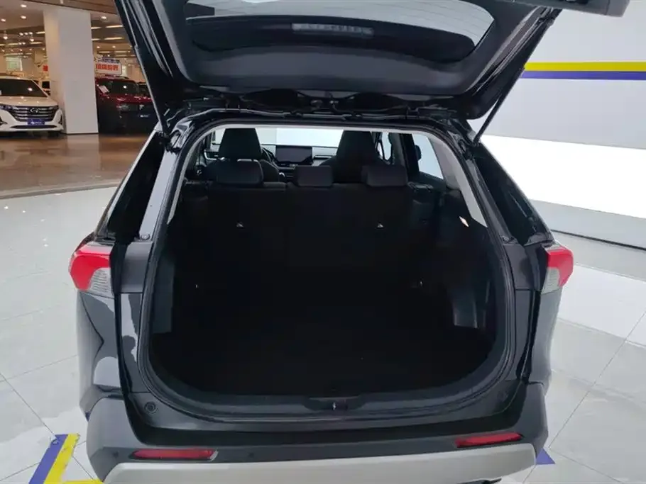 Toyota RAV4 2023 из CN, фото 5