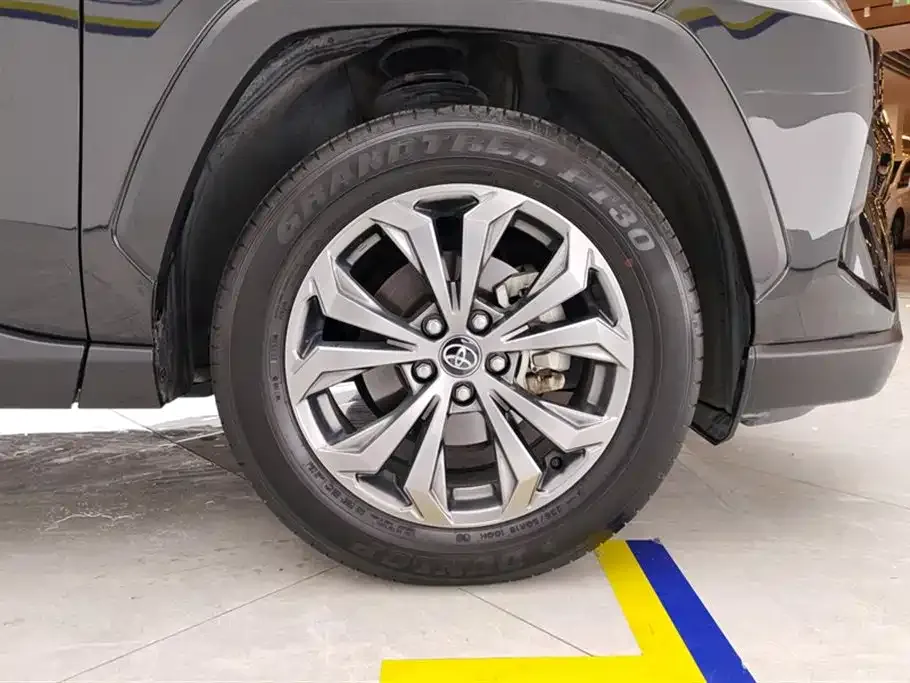 Toyota RAV4 2023 из CN, фото 8