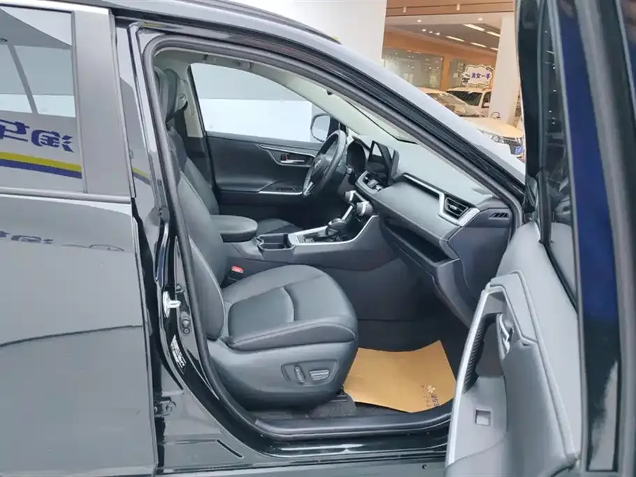 Toyota RAV4 2023 из CN, фото 6