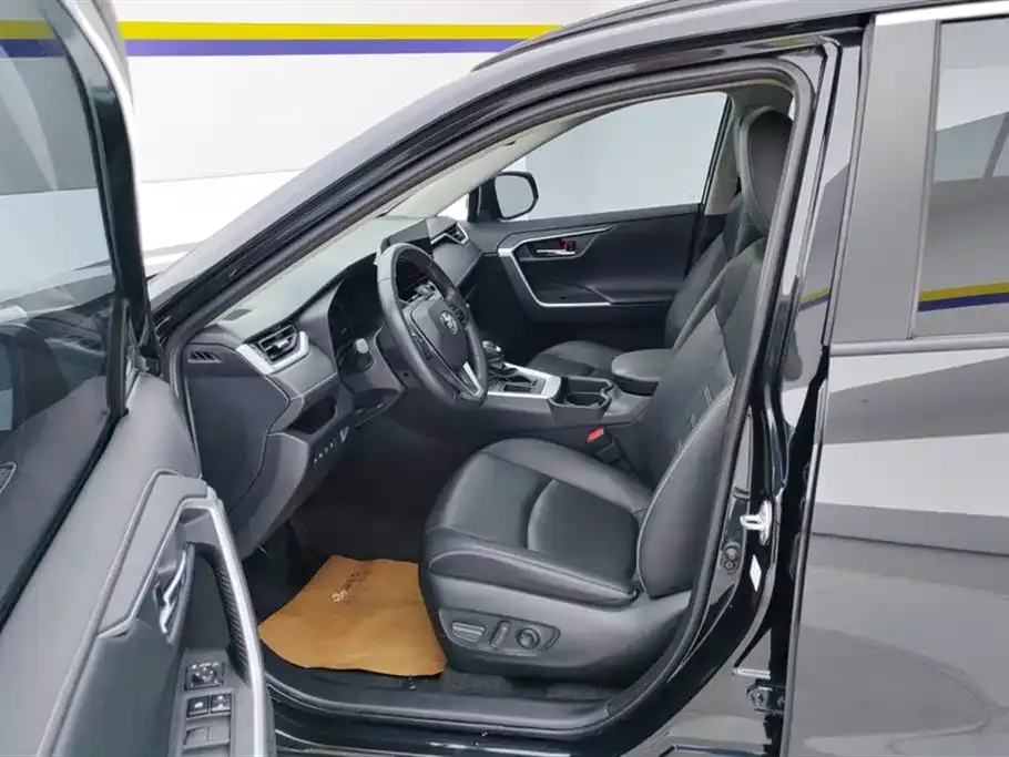 Toyota RAV4 2023 из CN, фото 7