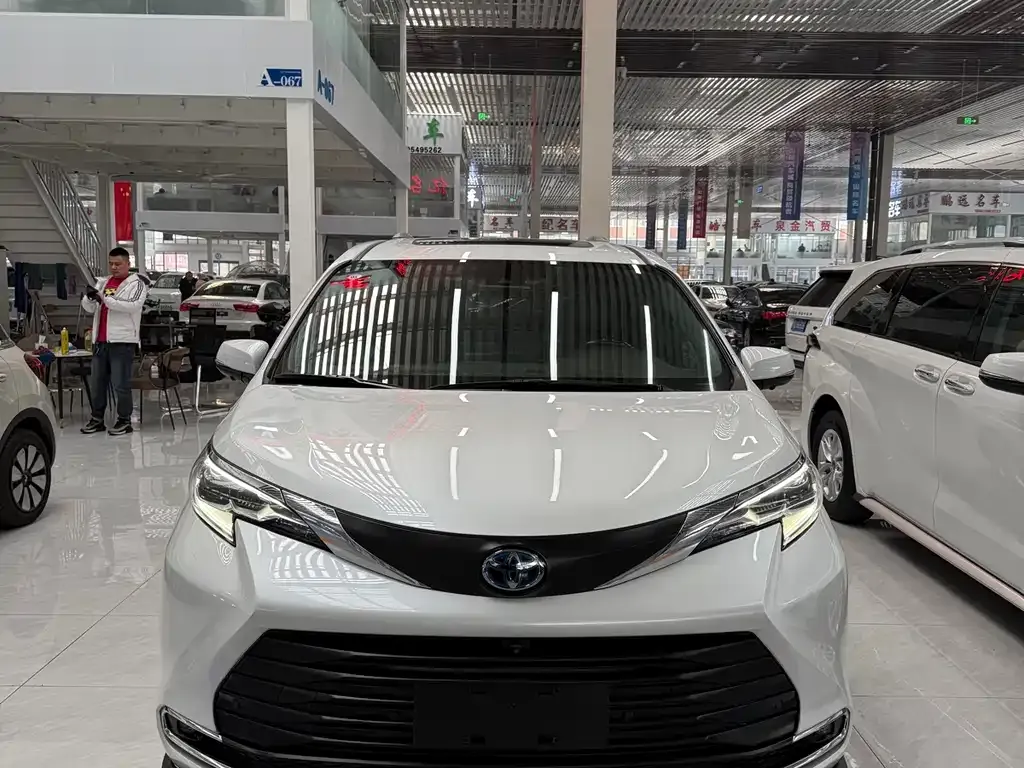 Toyota Sienna 2023 из CN, фото 9