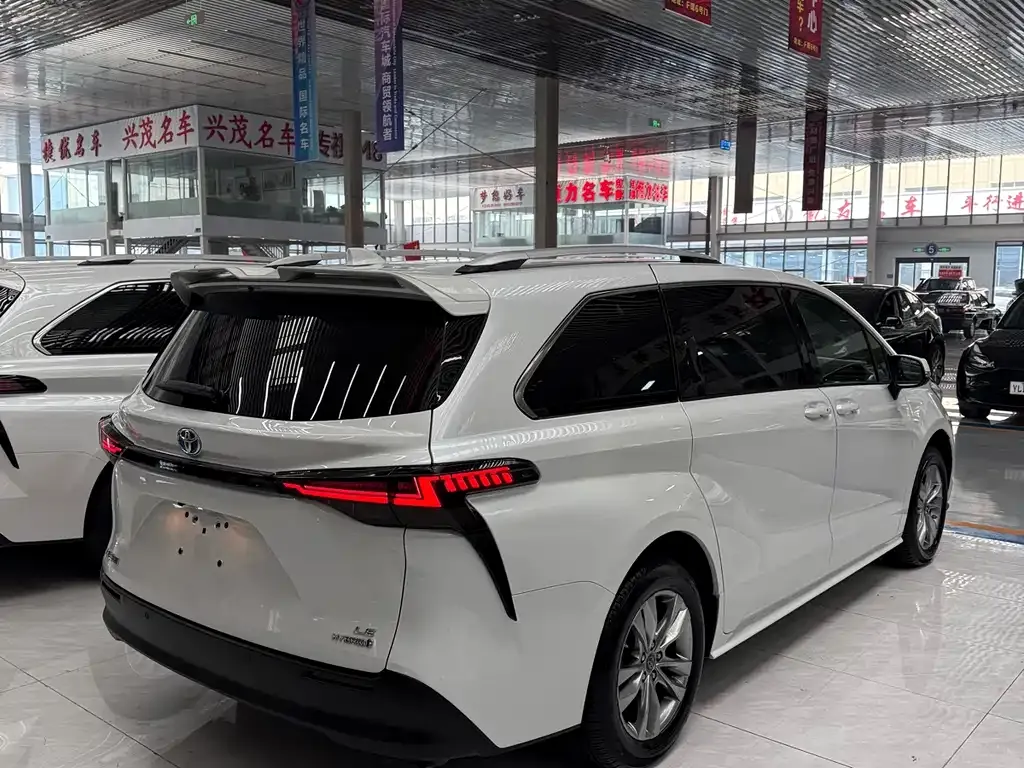 Toyota Sienna 2023 из CN, фото 6