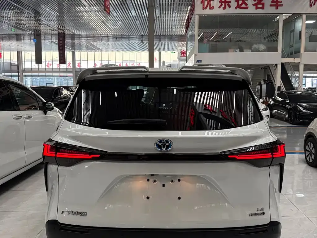 Toyota Sienna 2023 из CN, фото 4