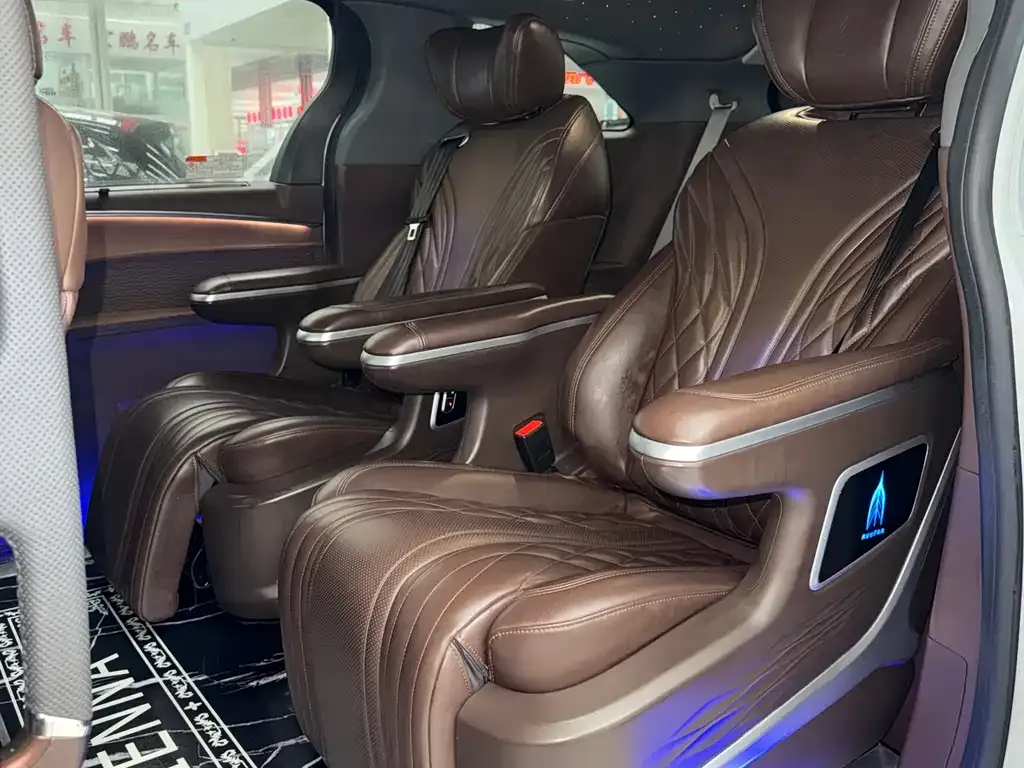 Toyota Sienna 2023 из CN, фото 3