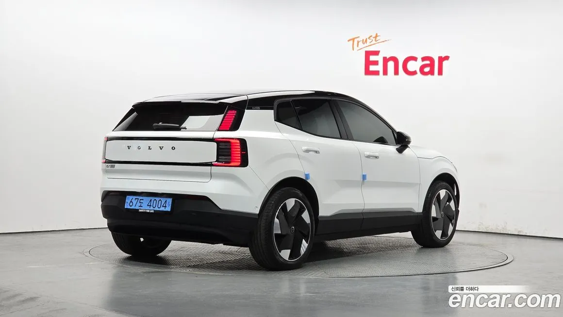 Volvo EX30 2025 из KR, фото 2