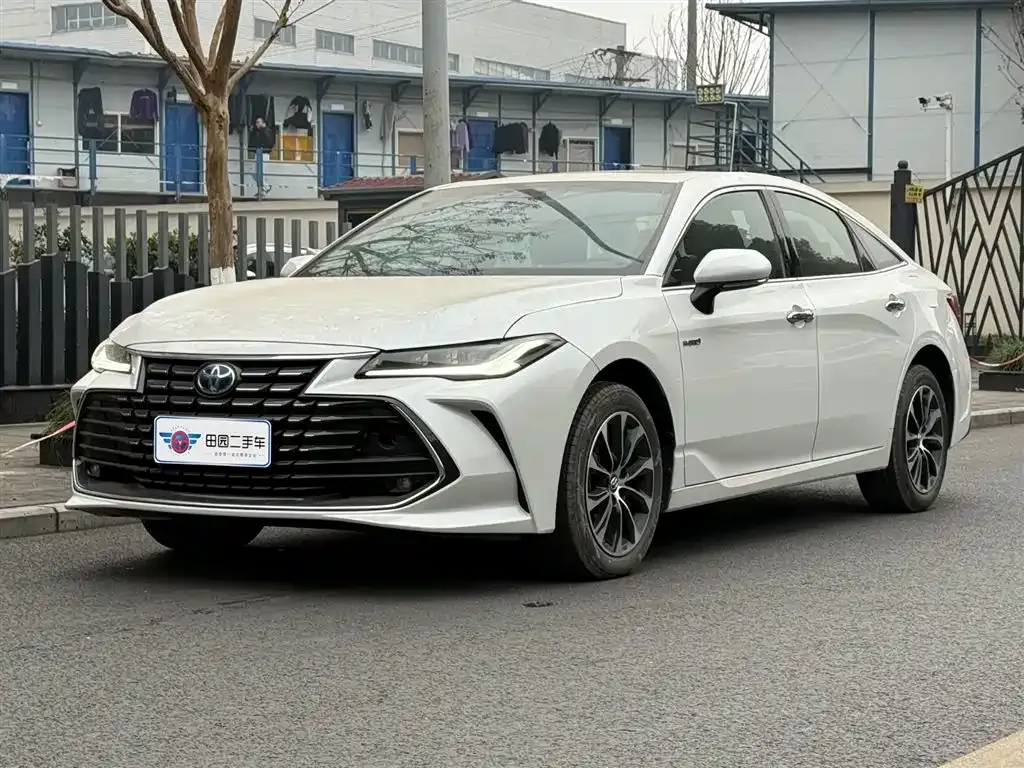 Toyota Avalon — фото 1