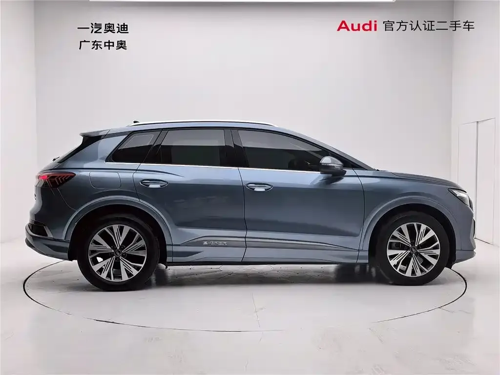 Audi Q4 e-tron — фото 2