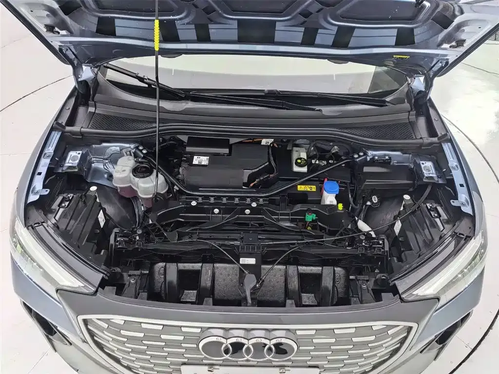 Audi Q4 e-tron — фото 10