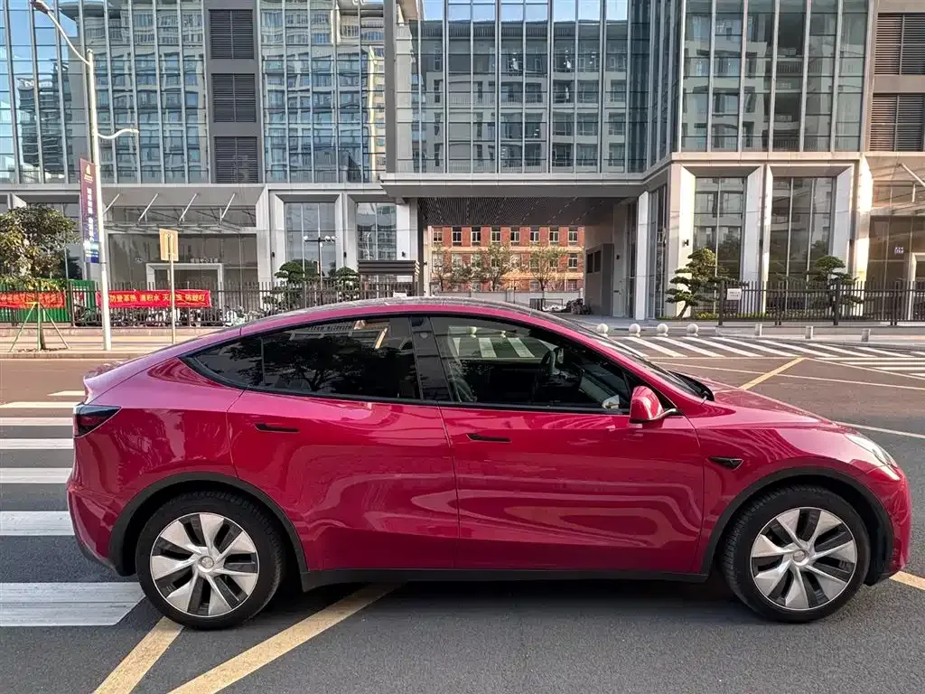 Tesla Model Y — фото 4