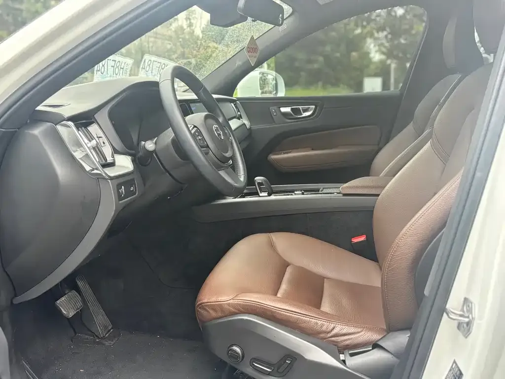 Volvo XC60 2022 из CN, фото 7