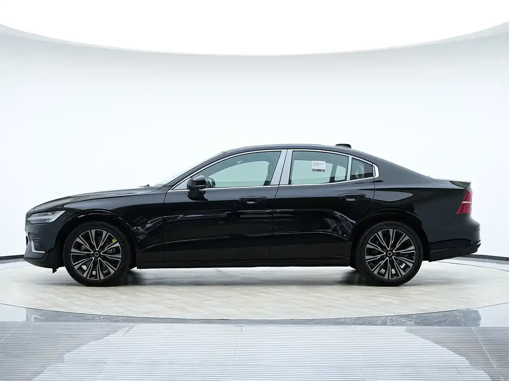 Volvo S60 2026 из CN, фото 4