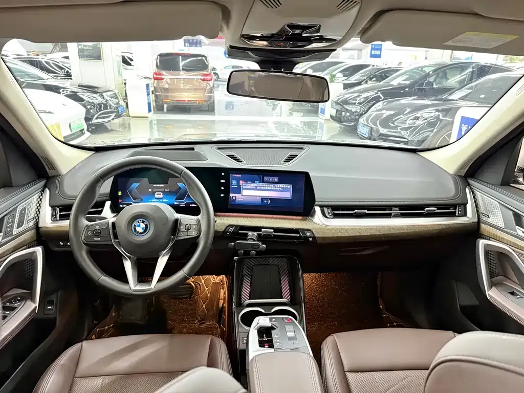 BMW iX1 2024 из CN, фото 4