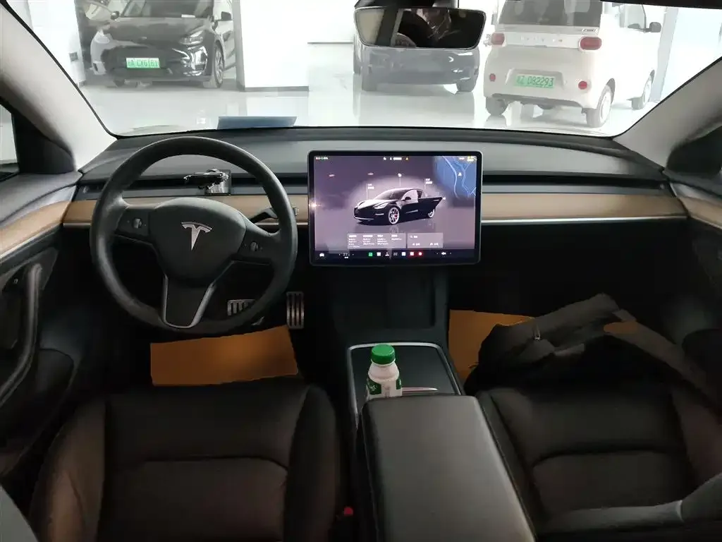 Tesla Model 3 — фото 10
