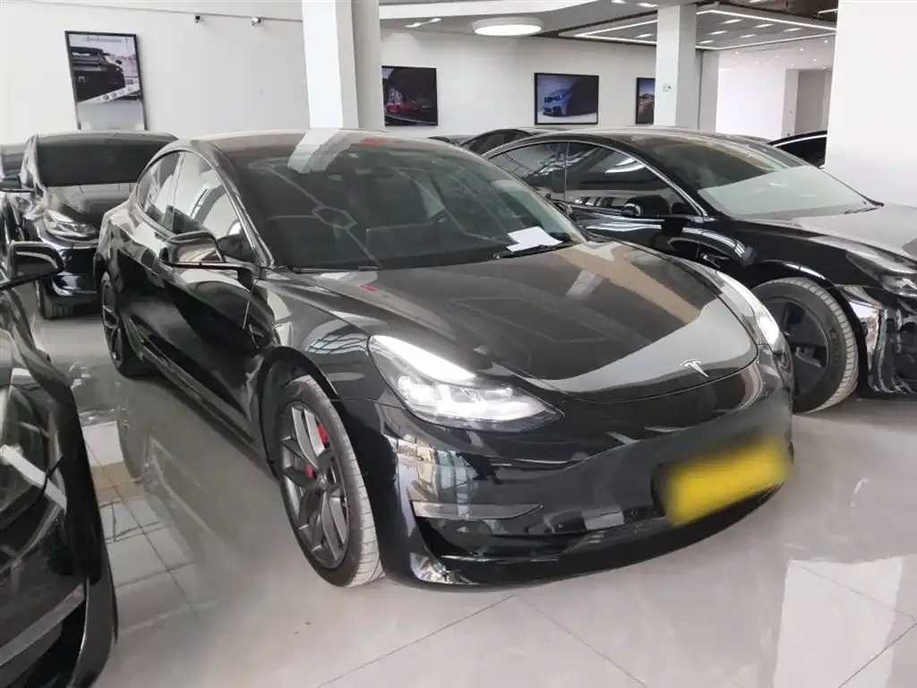Tesla Model 3 — фото 4