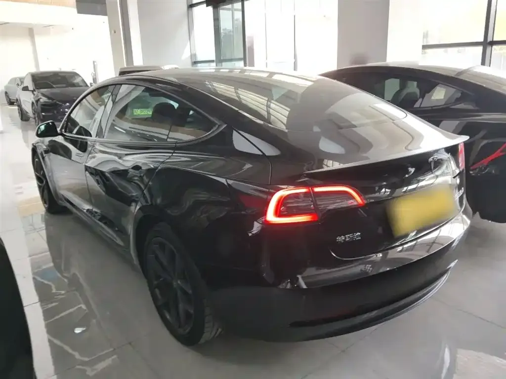 Tesla Model 3 — фото 5