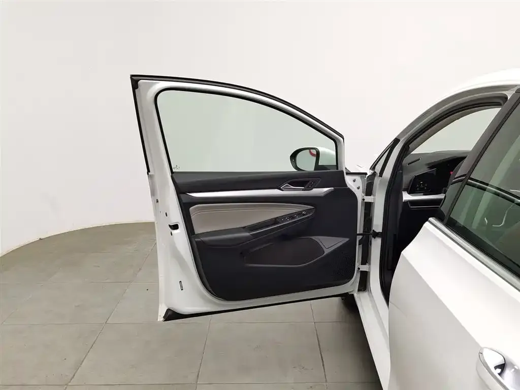 Volkswagen Golf 2021 из CN, фото 3