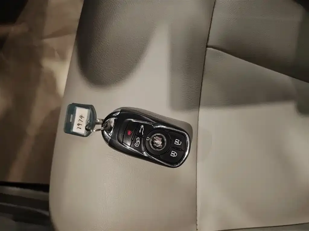 Buick GL8 2021 из CN, фото 2