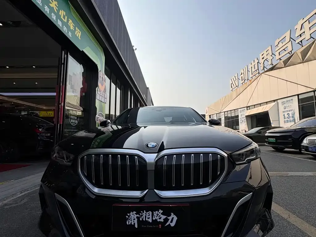 BMW 5 Series 2025 из CN, фото 1