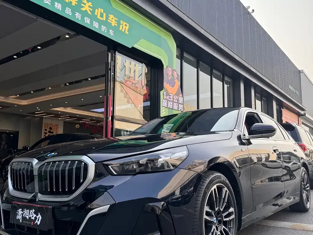 BMW 5 Series 2025 из CN, фото 7