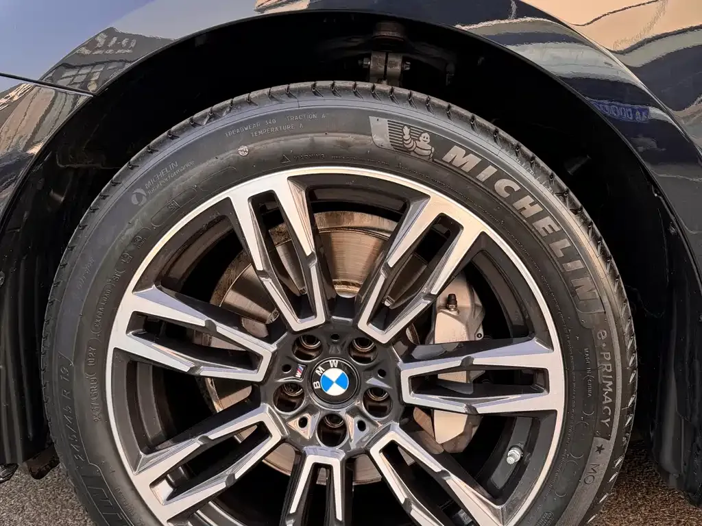 BMW 5 Series 2025 из CN, фото 9
