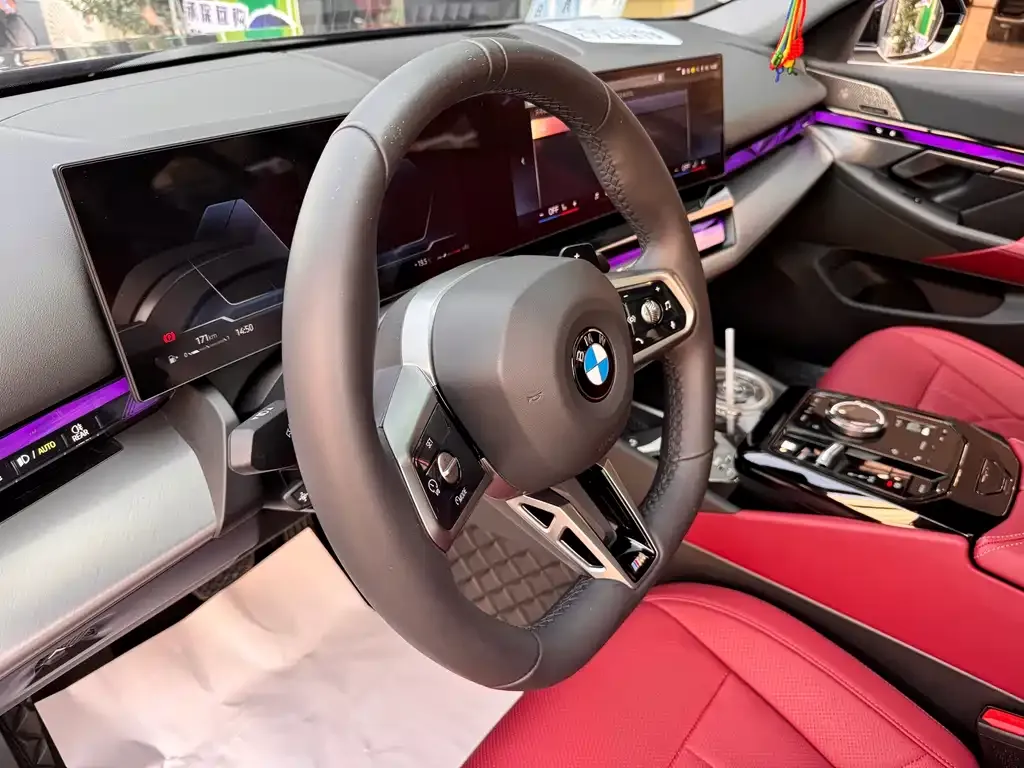 BMW 5 Series 2025 из CN, фото 4