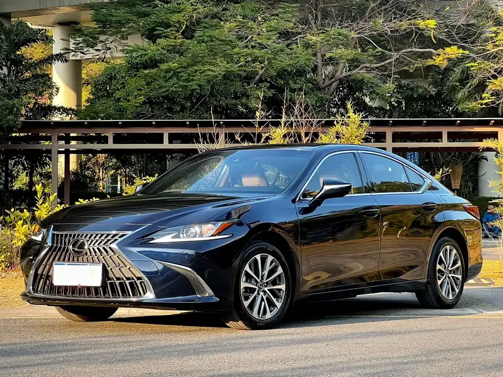 Lexus ES — фото 1