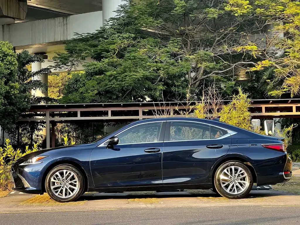 Lexus ES — фото 9