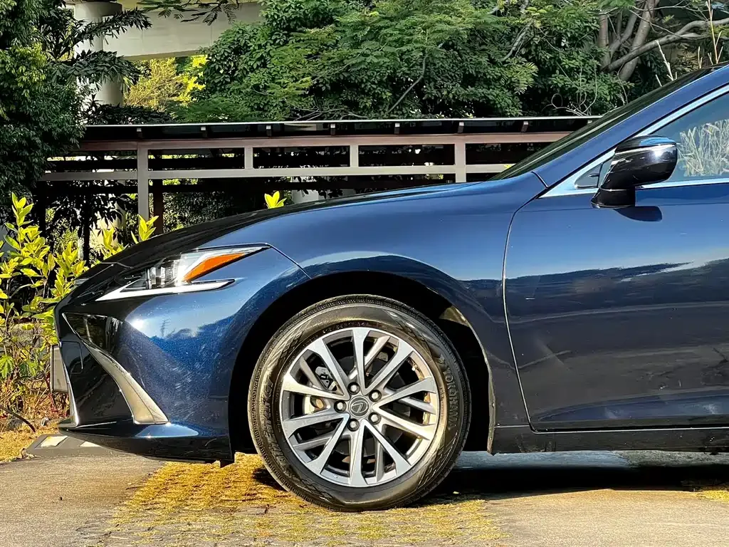 Lexus ES — фото 10