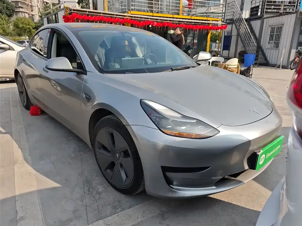 Tesla Model 3 — фото 10
