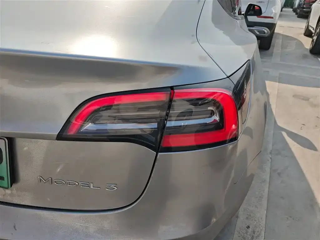 Tesla Model 3 — фото 2