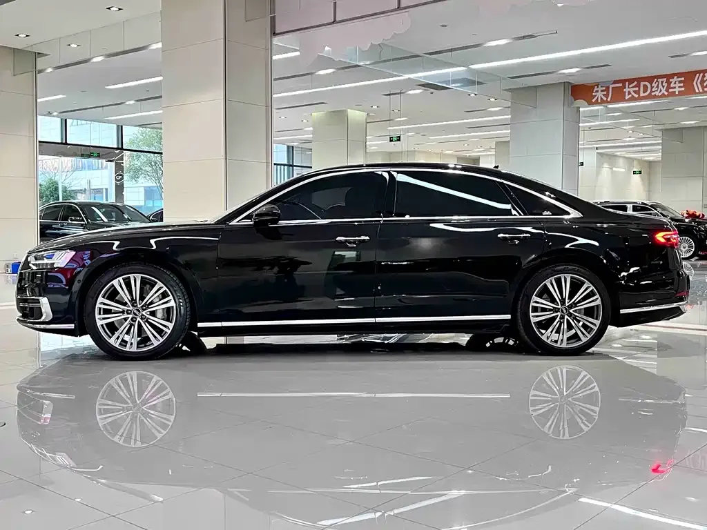 Audi A8 2022 из CN, фото 2