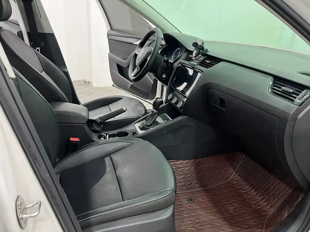Skoda Octavia 2022 из CN, фото 3