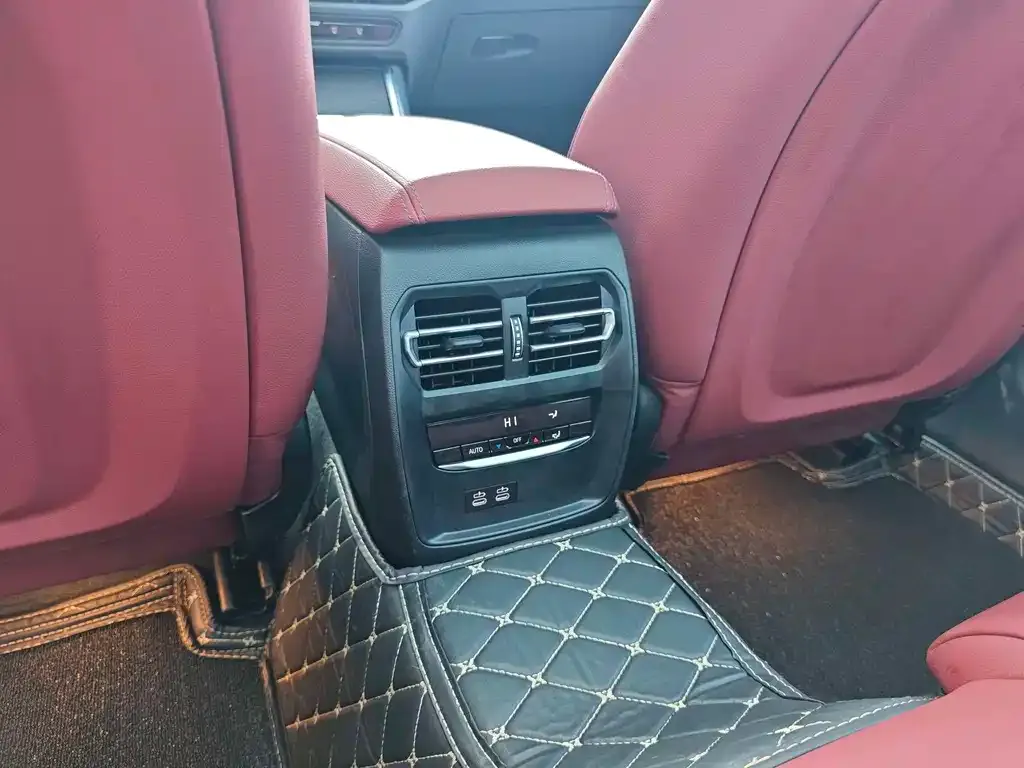 BMW 3 Series 2023 из CN, фото 4