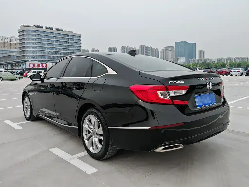 Honda Accord — фото 9