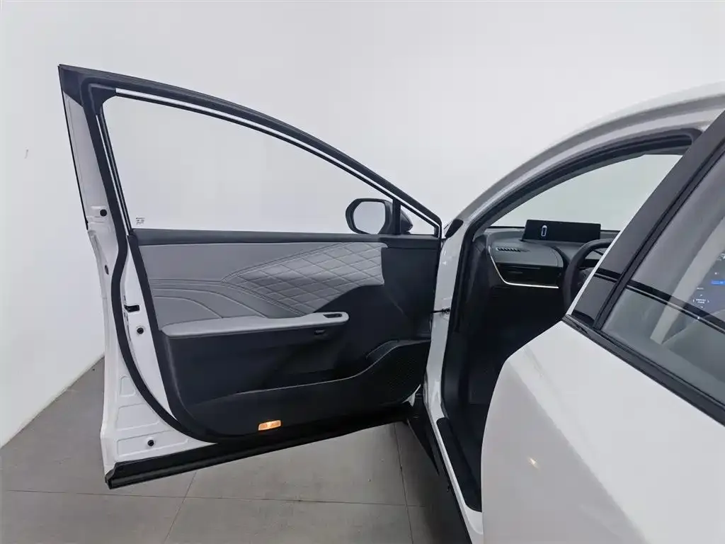 Toyota bZ3 2024 из CN, фото 8