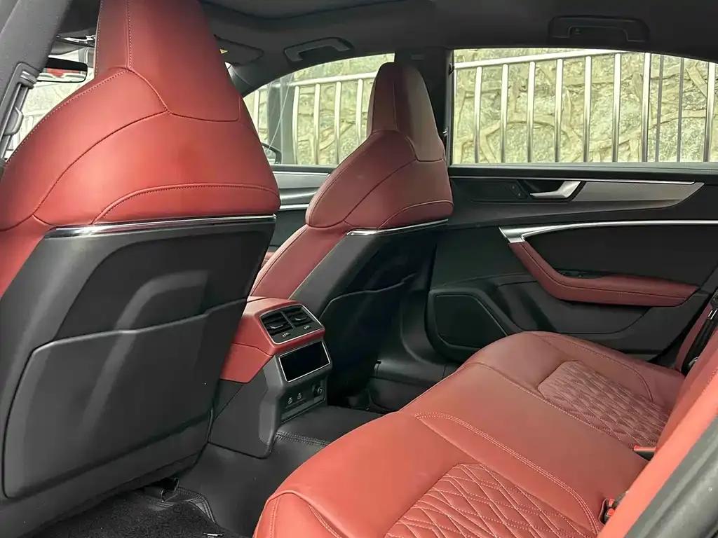 Audi A7L 2024 из CN, фото 4