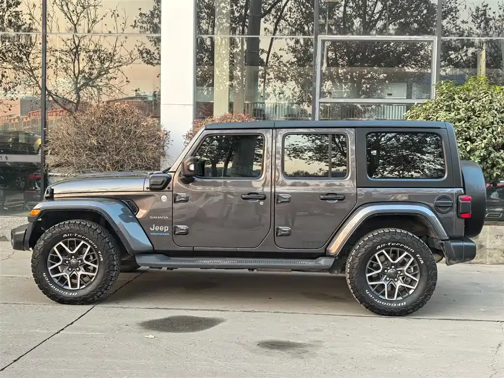 Jeep Wrangler PHEV 2023 из CN, фото 7