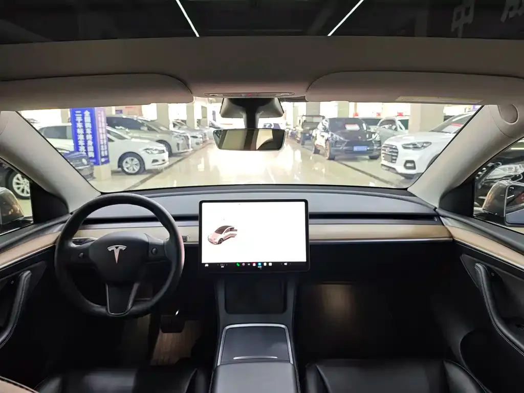 Tesla Model Y — фото 2
