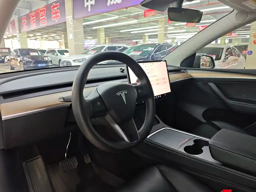 Tesla Model Y — фото 5